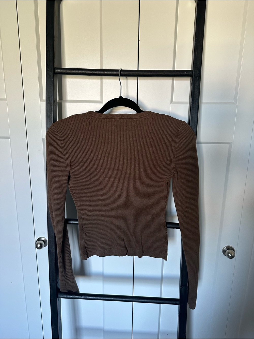 H&M Brown Ribbed Button-Front Long Sleeve Top - Picture 2 of 4